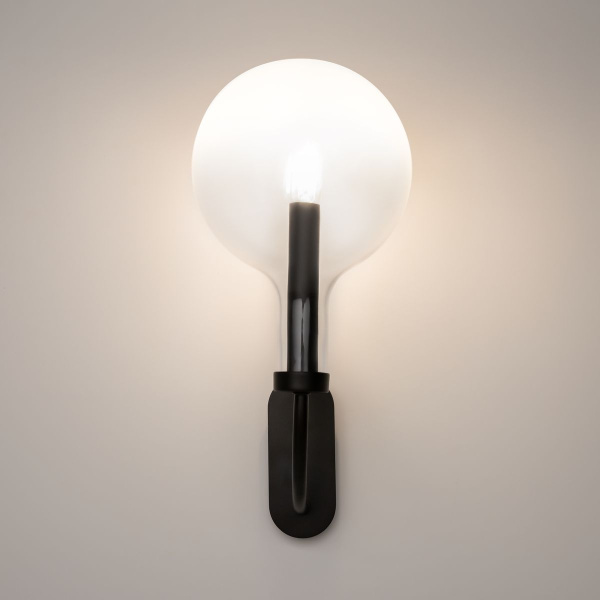 Настенный светильник (бра) Maytoni Status MOD333WL-01B